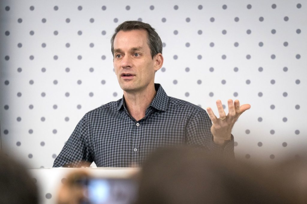 Navigating the Shift: The Departure of AI Leaders from Google and Its Implications for Enterprise IT Marketing
